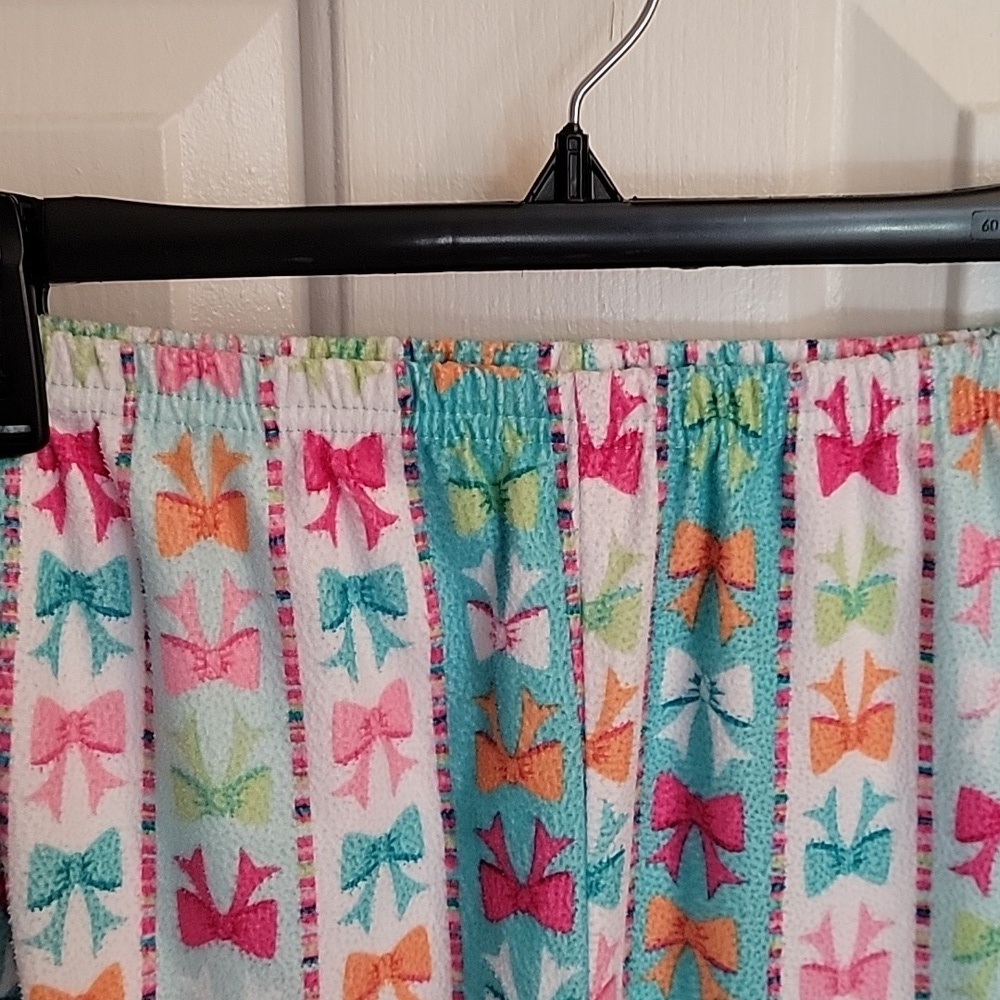 Girls Christmas Presents Pajamas, 2-piece set, M(7-8). Multicolored. - Picture 8 of 10